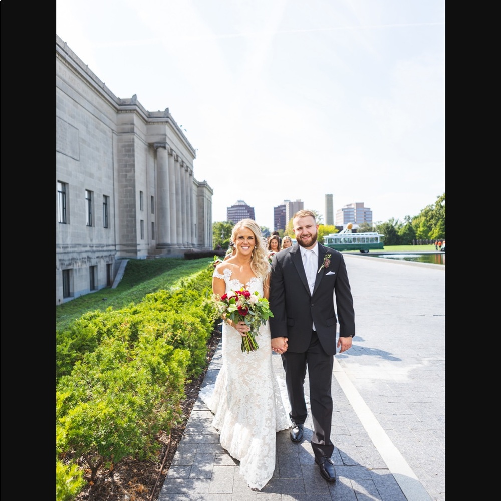 Wedding dress - Picture 6 of 8